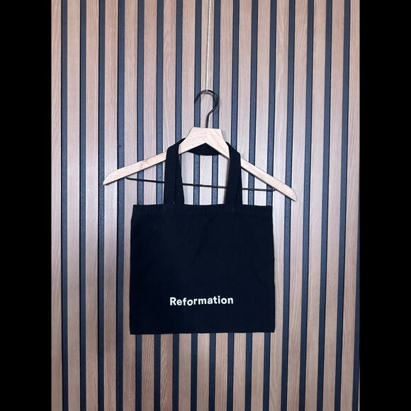 Reformation T Shirt Medium Womens Black Short Sleeve Basic Tee w Tote Bag V Neck - Picture 3 of 11